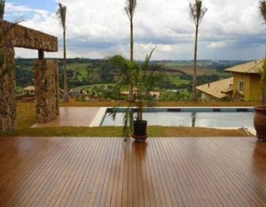 Deck de madeira para fachada